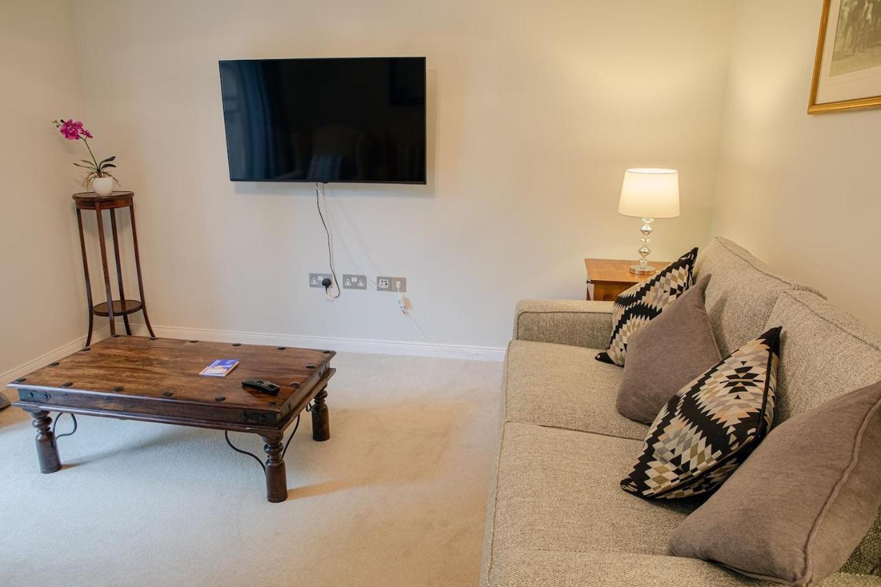 Hedgefield House - Serene Top Floor Flat Inverness Kültér fotó