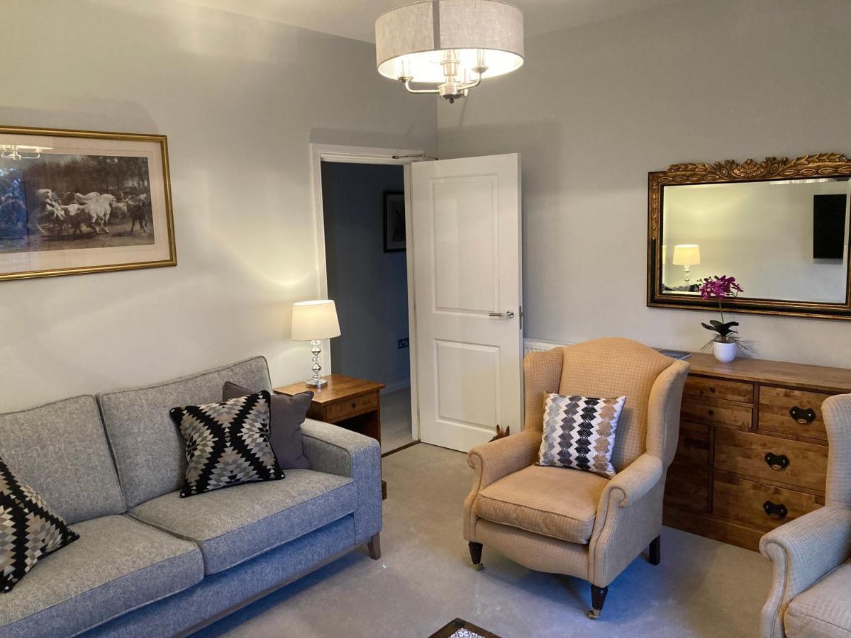 Hedgefield House - Serene Top Floor Flat Inverness Kültér fotó