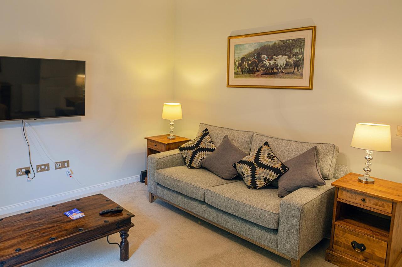 Hedgefield House - Serene Top Floor Flat Inverness Kültér fotó